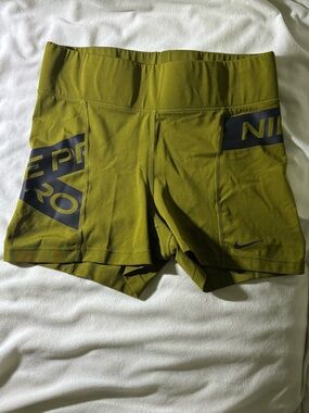Nike Pro - Olive